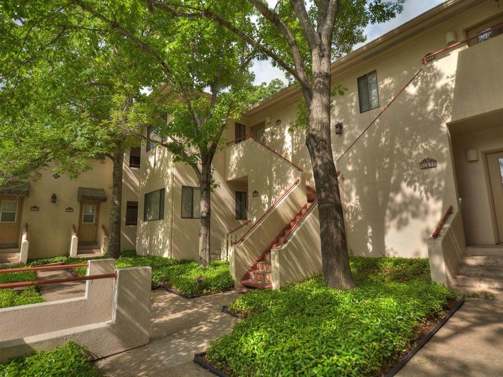 1302 Woodlawn Blvd - Photo 1