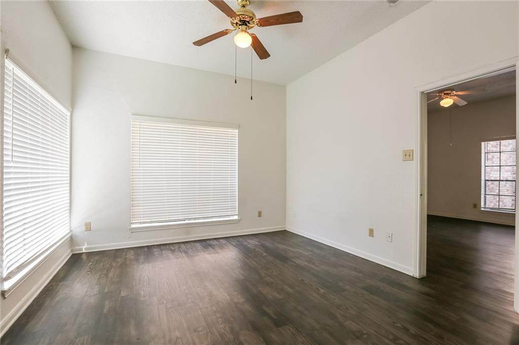 912 22nd St - Photo 1