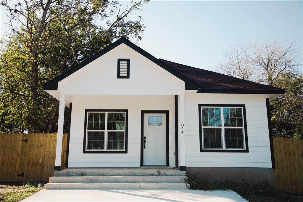 814 First St - Photo 1
