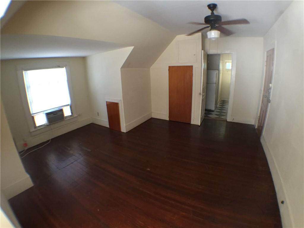 908 22nd St - Photo 1