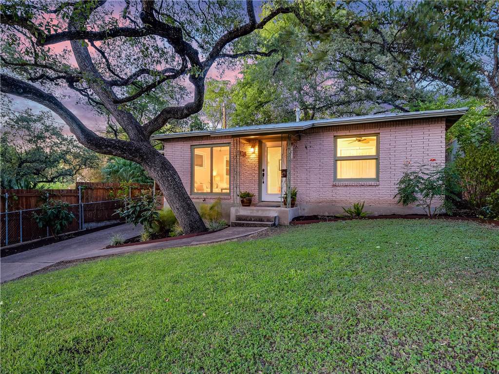 908 Ebony St - Photo 1