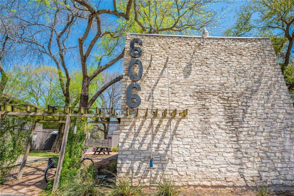 606 Franklin Blvd - Photo 1