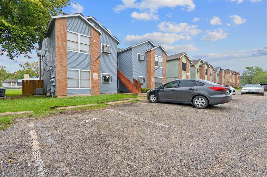 2507 Slaughter Ln - Photo 1