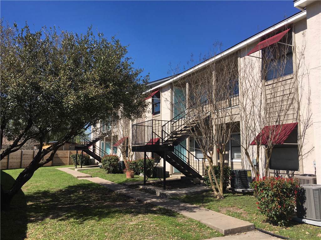 3402 Lynridge Dr - Photo 1