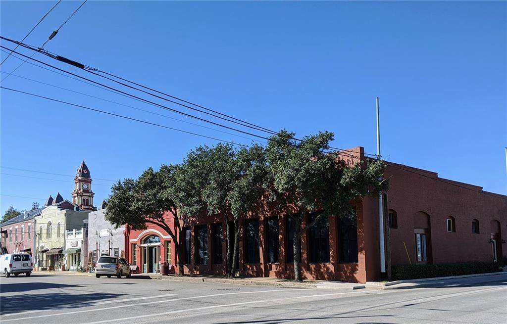 105 Colorado St - Photo 1