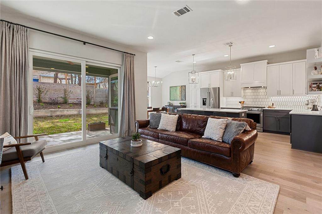 4309 Leslie Ave - Photo 1