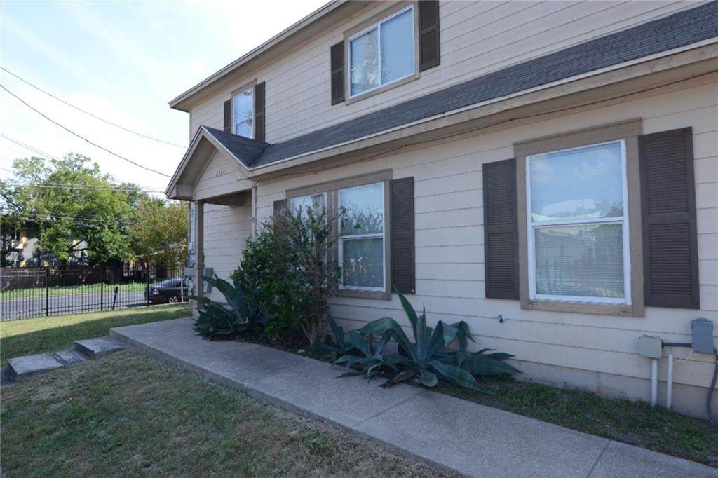 2326 Webberville Rd - Photo 1