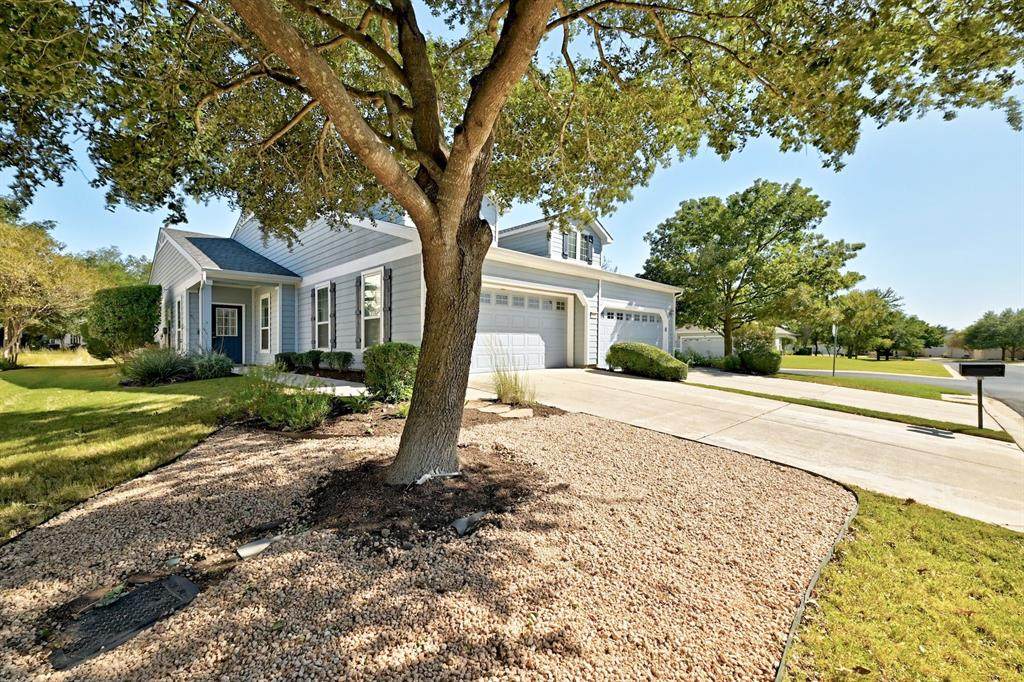 202 Bonham Loop - Photo 1