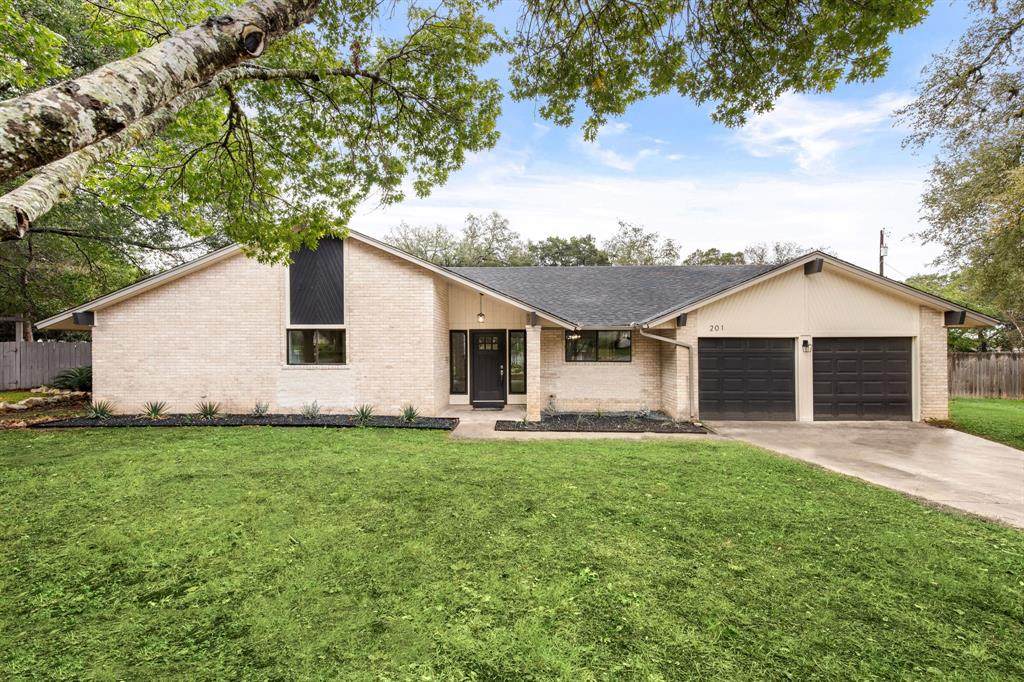 201 Briarwood Dr - Photo 1