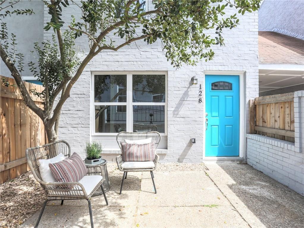 6211 Manor Rd - Photo 1