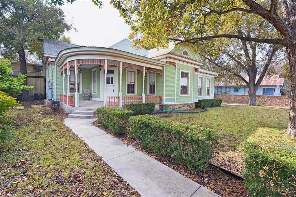 137 Sycamore Ave - Photo 1