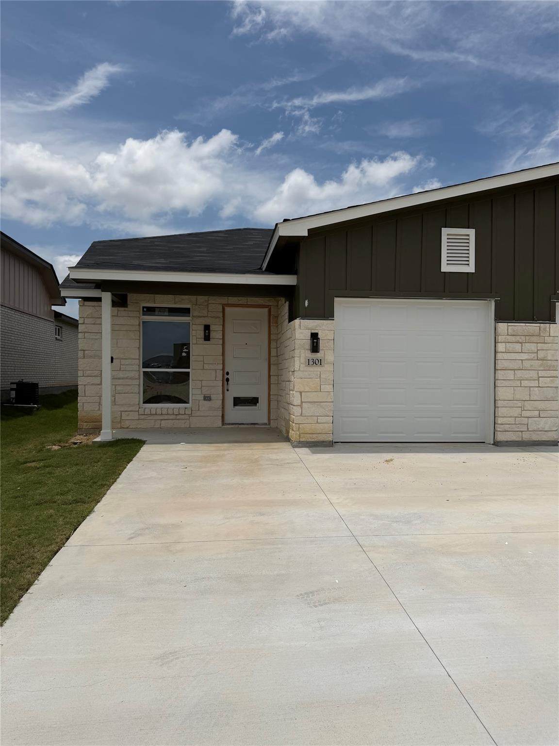 1301 Lone Pine Way - Photo 1