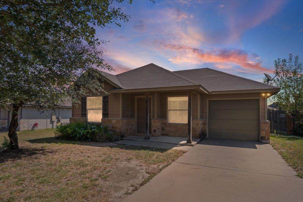 612 Amber Ln - Photo 1