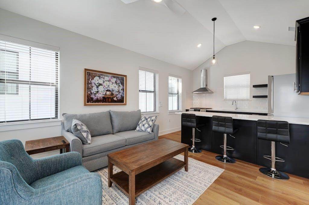 3128 Chennault St - Photo 1
