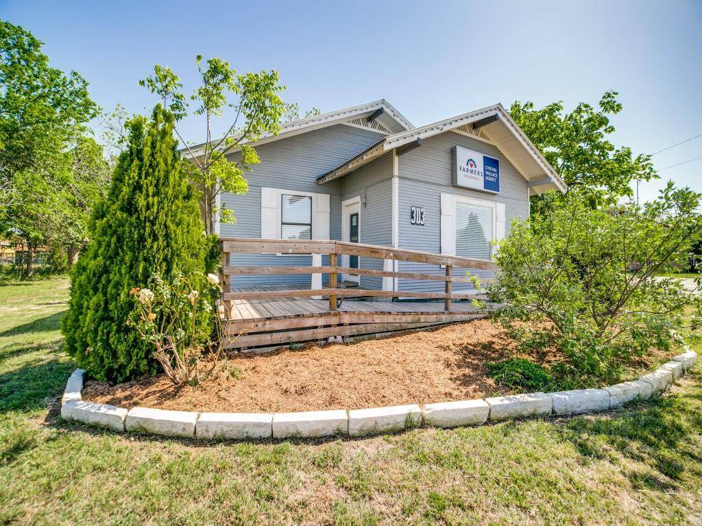 303 San Antonio St - Photo 1
