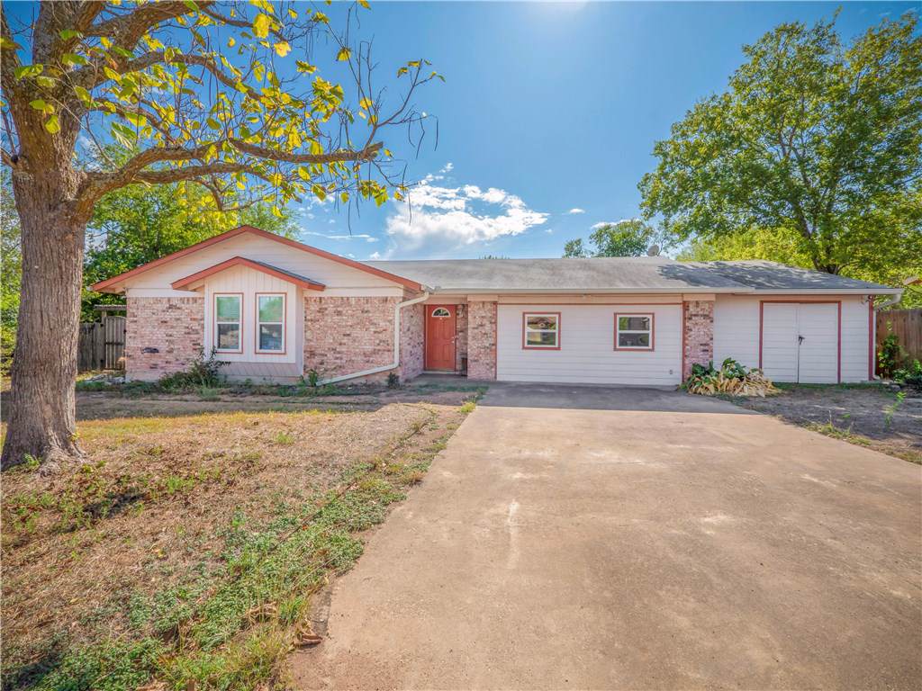 1403 Massengale St - Photo 1