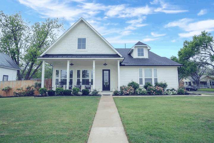 1215 Davis St - Photo 1