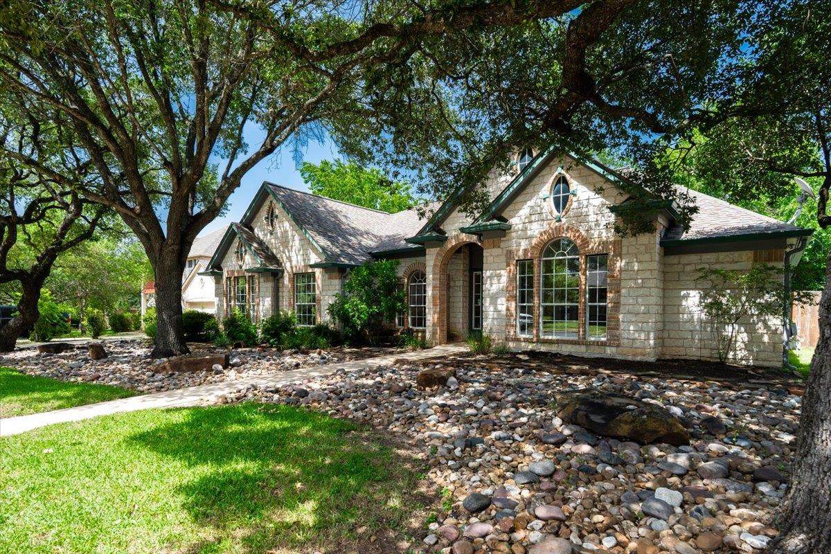 2513 Niemann Dr - Photo 1