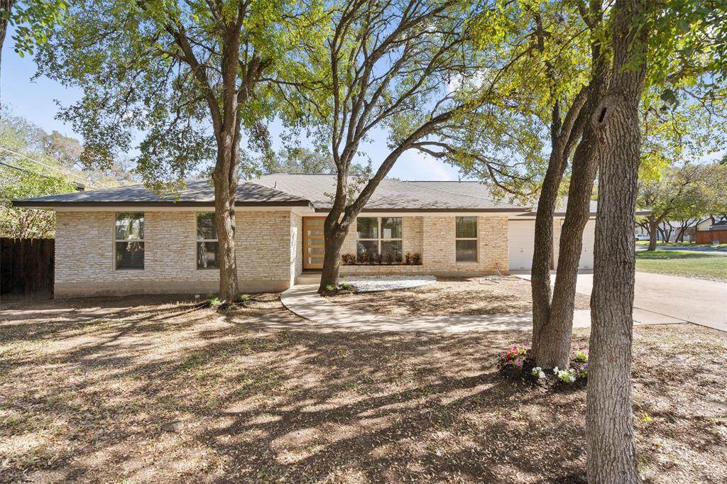 1005 Bluff Dr - Photo 1