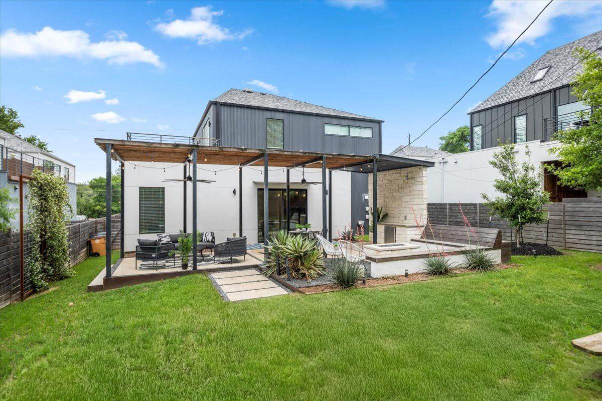 301 Woodward St - Photo 1