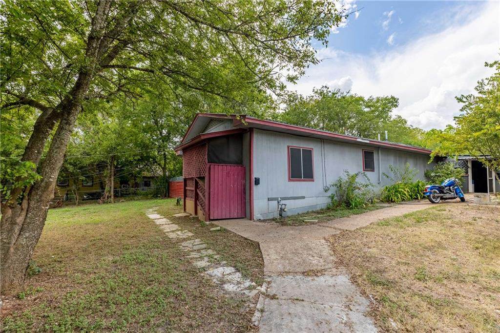 2304 Thrasher Ln - Photo 1