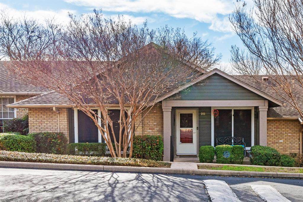 1015 Yager Ln - Photo 1