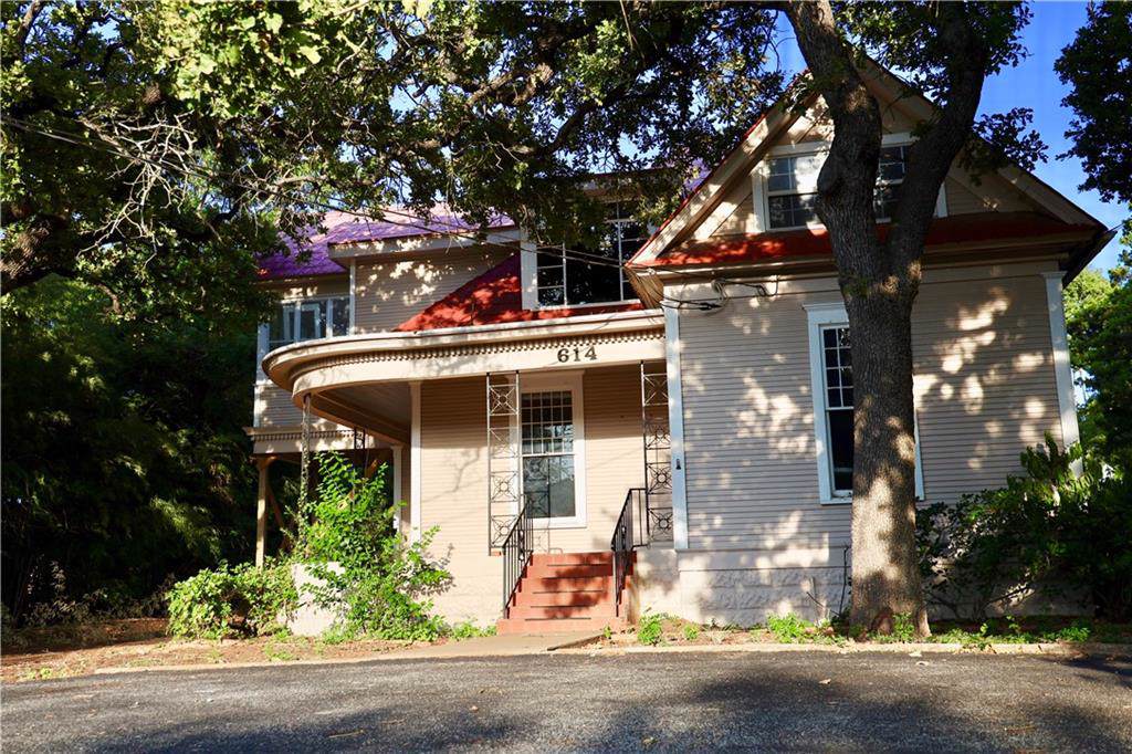 614 Washington St - Photo 1