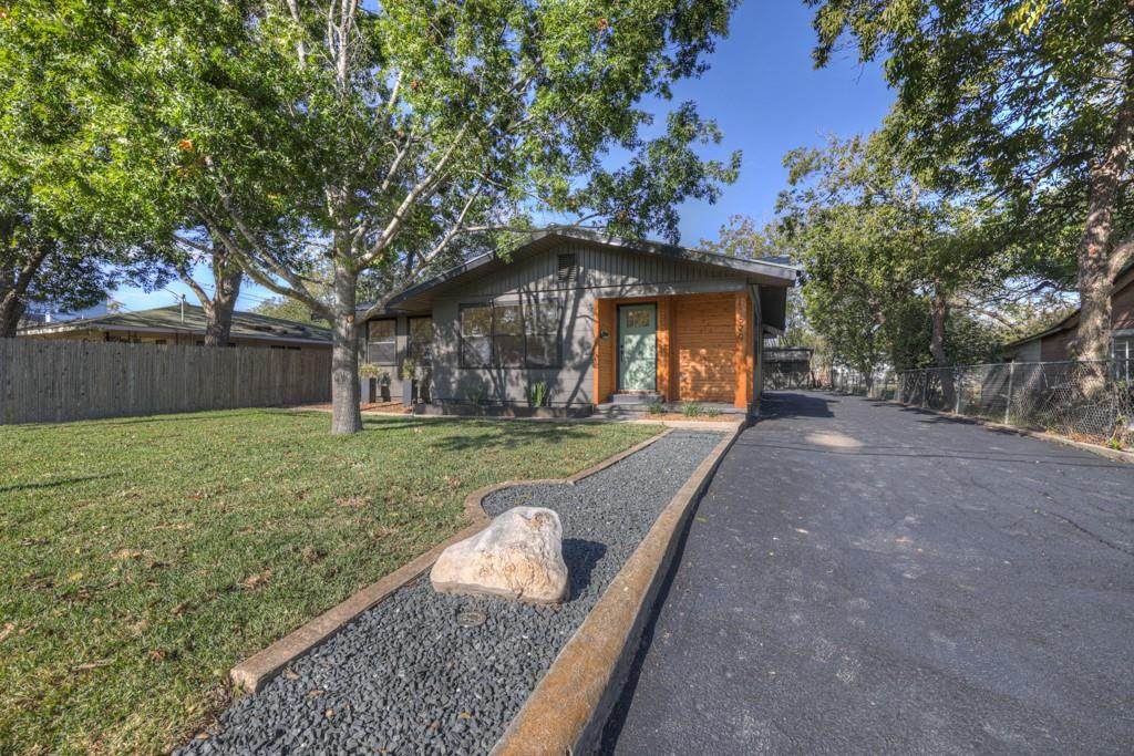1520 Bridge St - Photo 1