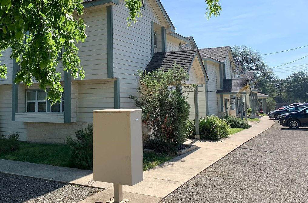 900 Pecan St - Photo 1