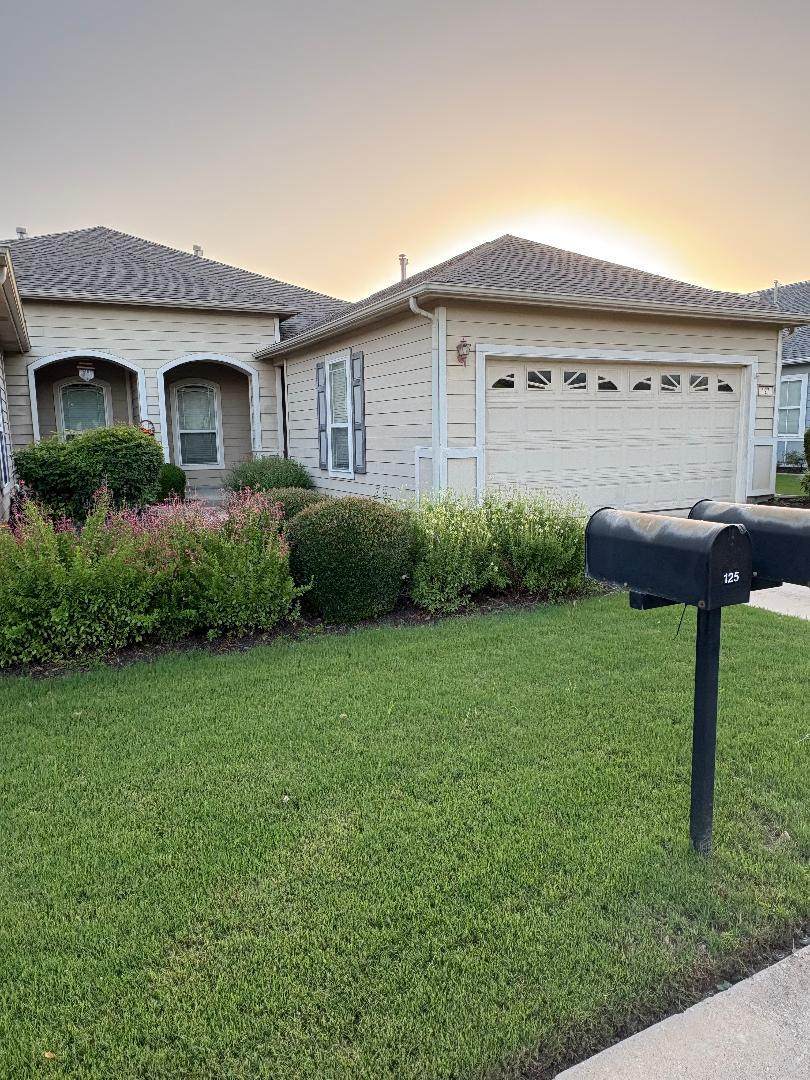 127 Nassau Cir - Photo 1