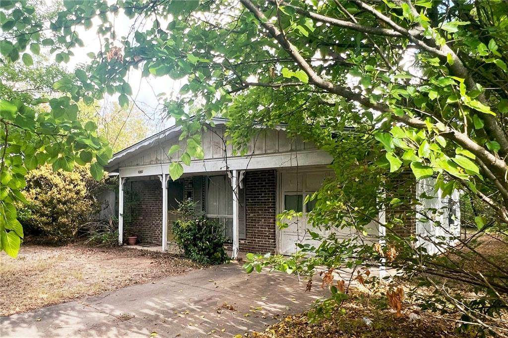 2035 Encino Cir - Photo 1