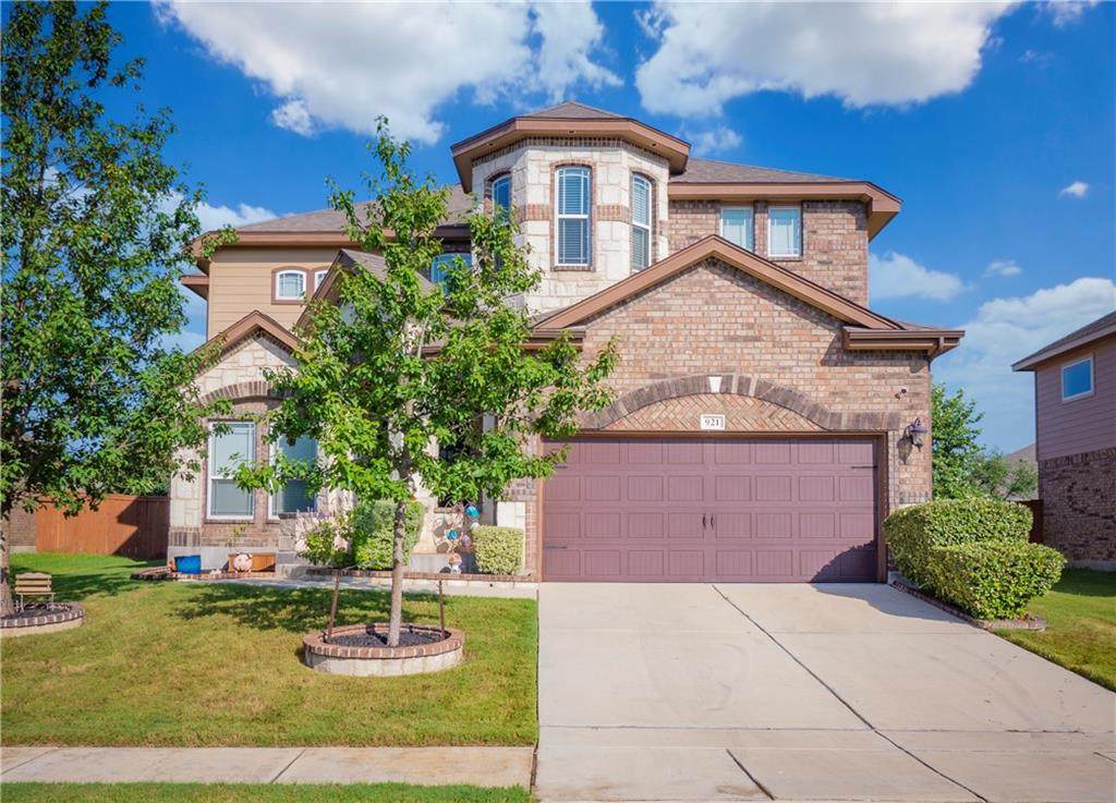 921 Easton Dr - Photo 1