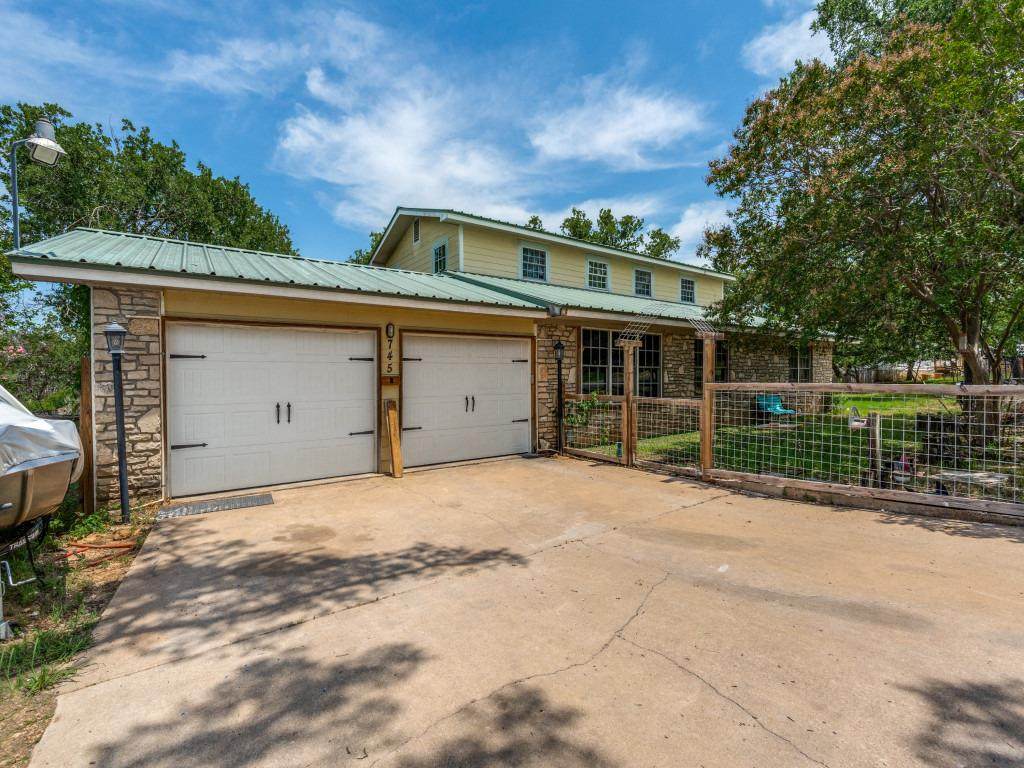 745 Driftwood Ln - Photo 1