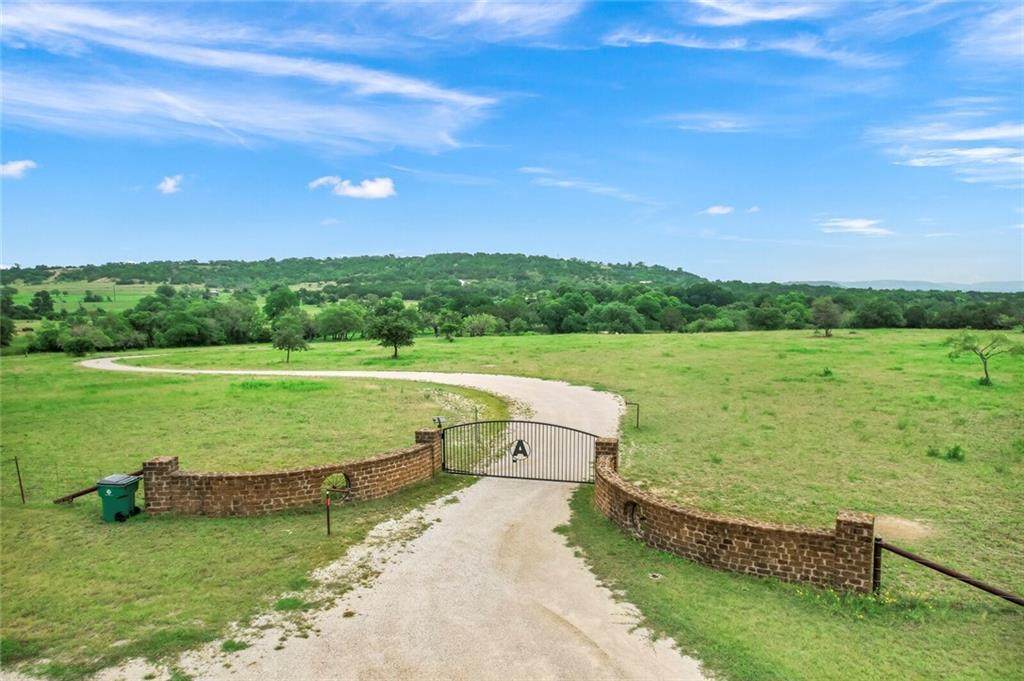121 Dog Run - Photo 1