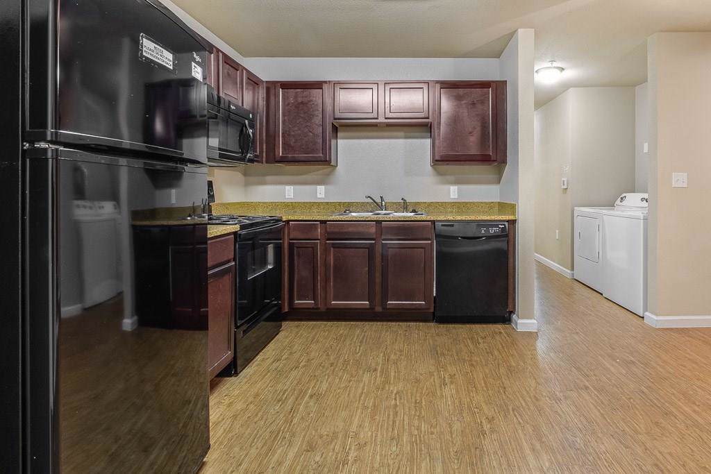 908 21st St - Photo 1