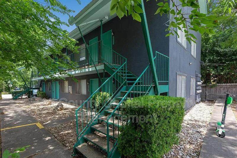 502 35th St - Photo 1