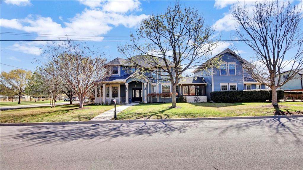 1601 Forest St - Photo 1