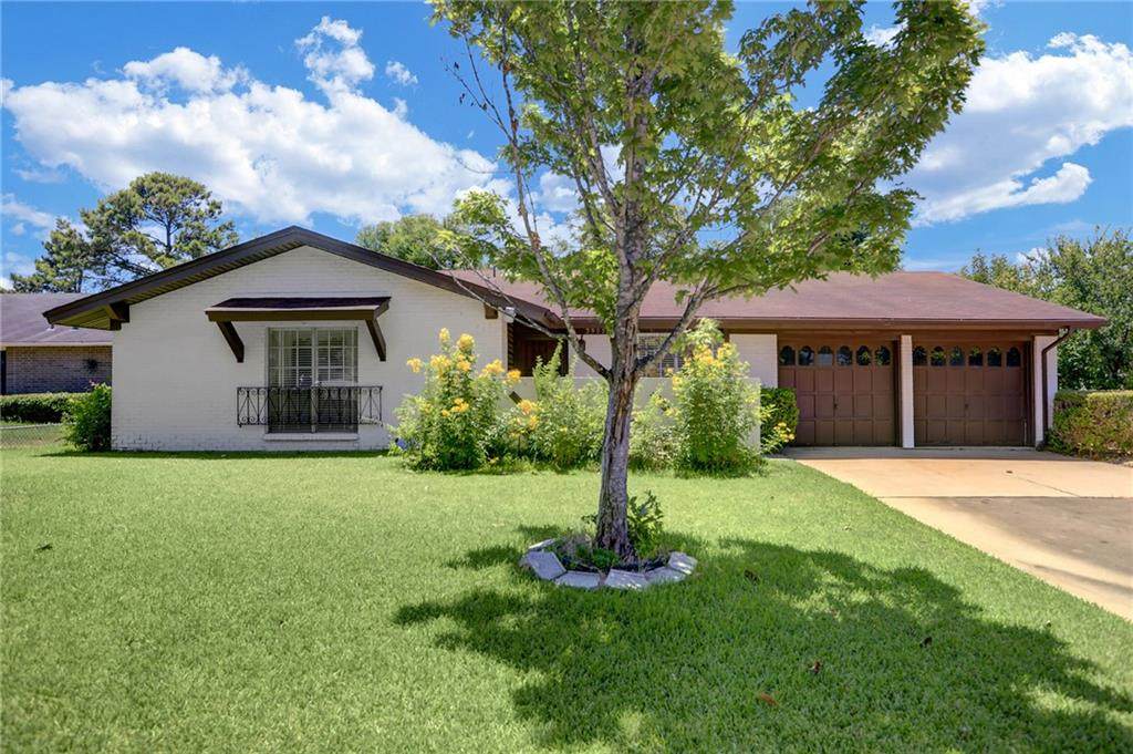 3905 Carmel Dr - Photo 1