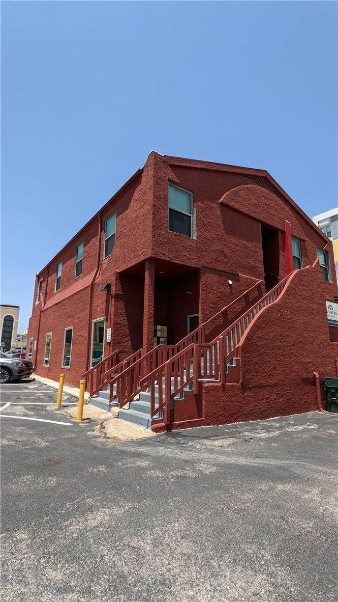 222 Hutchison St - Photo 1