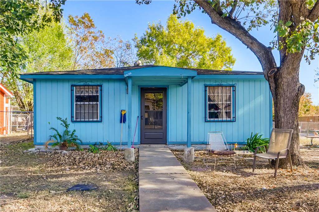 1121 Brookswood Ave - Photo 1
