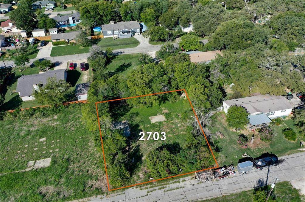 2703 Poplar Ln - Photo 1