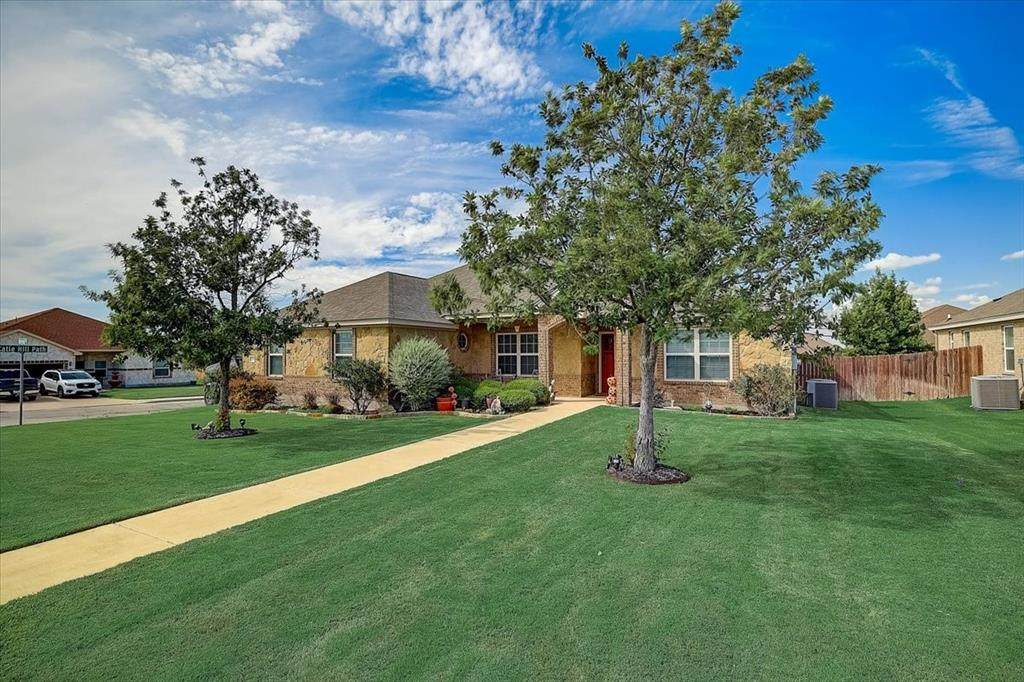 201 Derek Ln - Photo 1