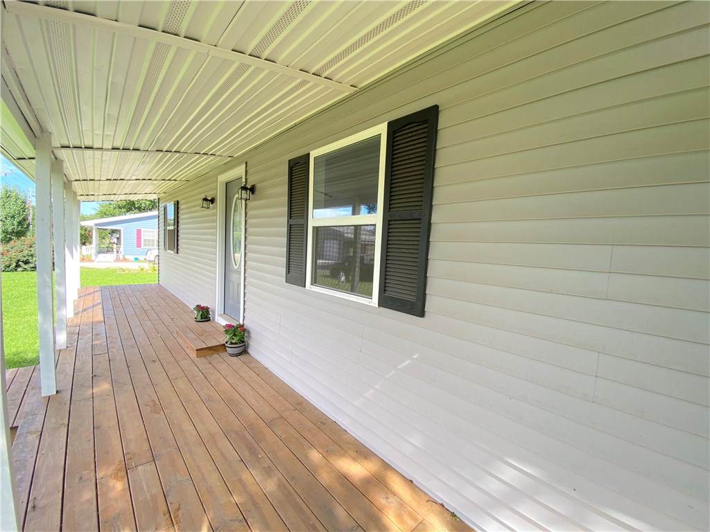 808 Dickson St - Photo 1