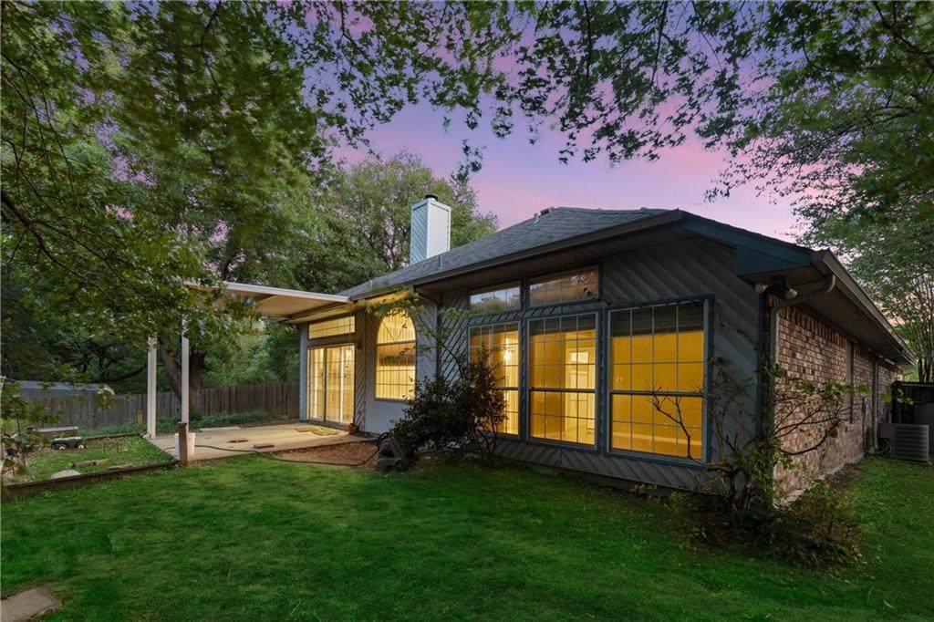402 Windhurst Dr - Photo 1