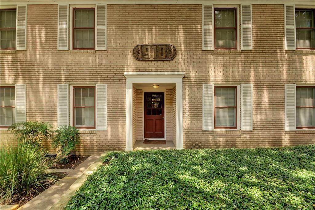 910 32nd St - Photo 1