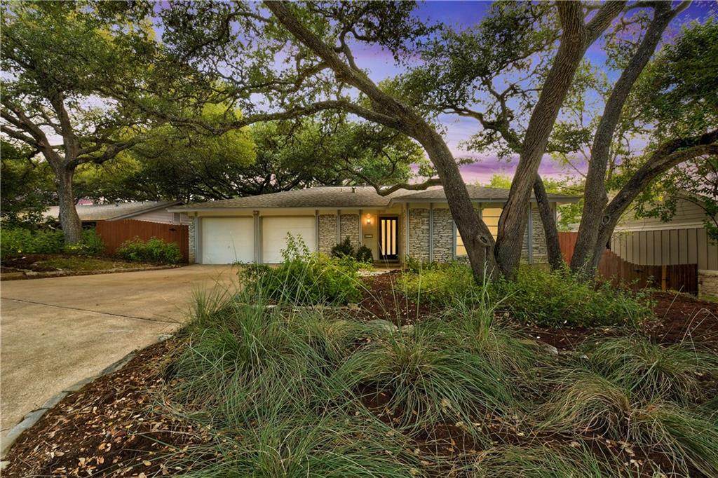 1810 Larchmont Dr - Photo 1