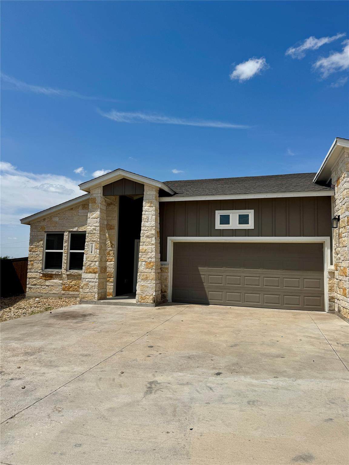 105 Everett Ct - Photo 1