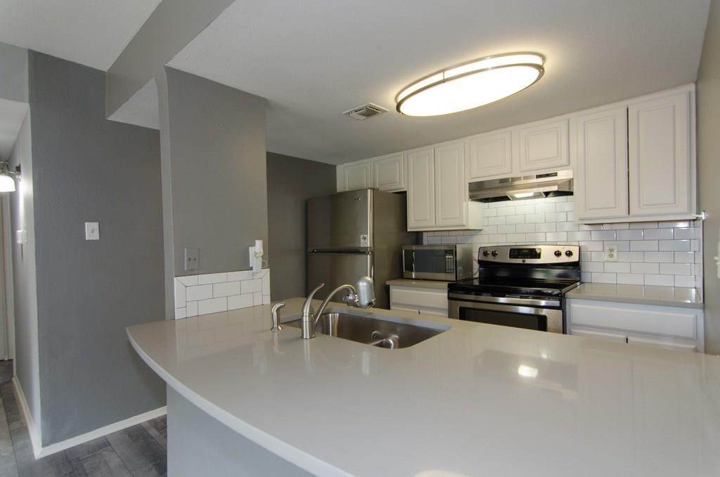 2124 Burton Dr - Photo 1