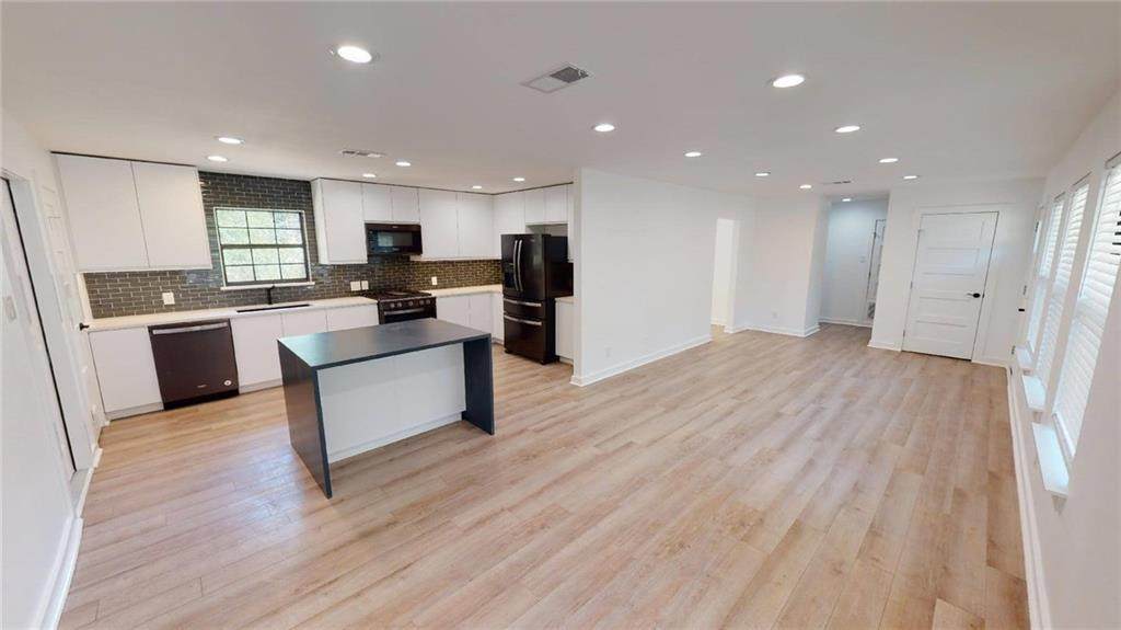 1607 Sylvan Dr - Photo 1
