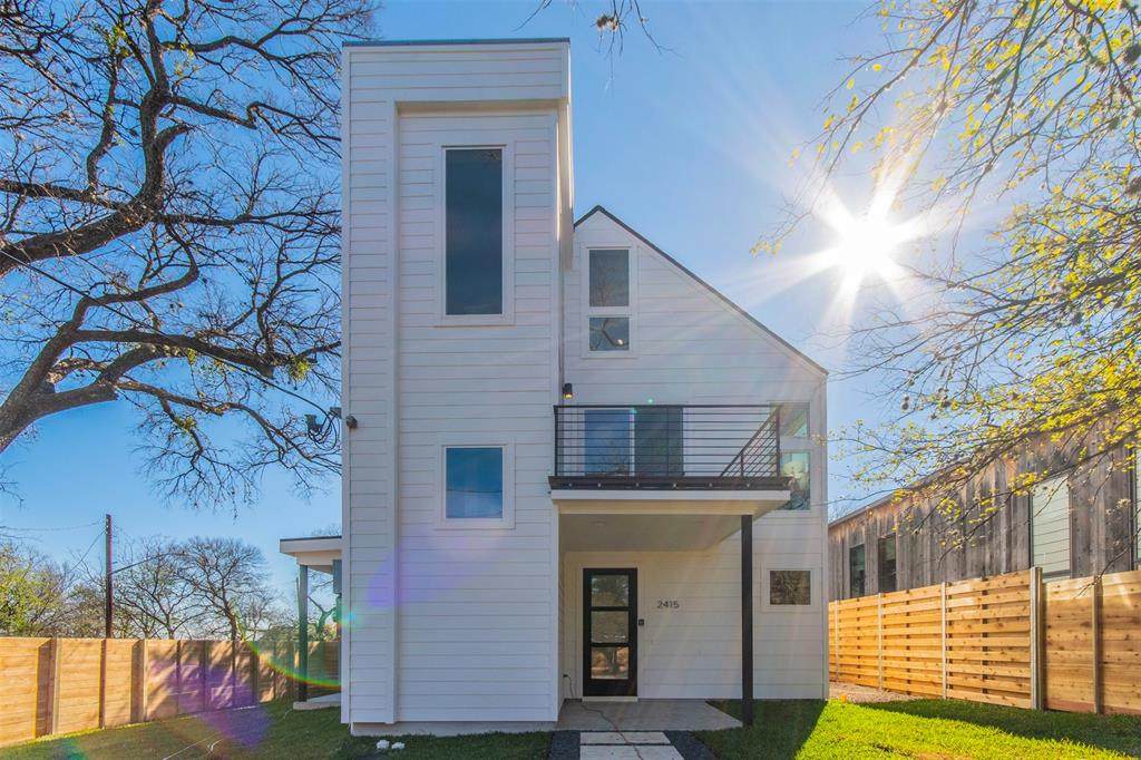 2415 10th St - Photo 1